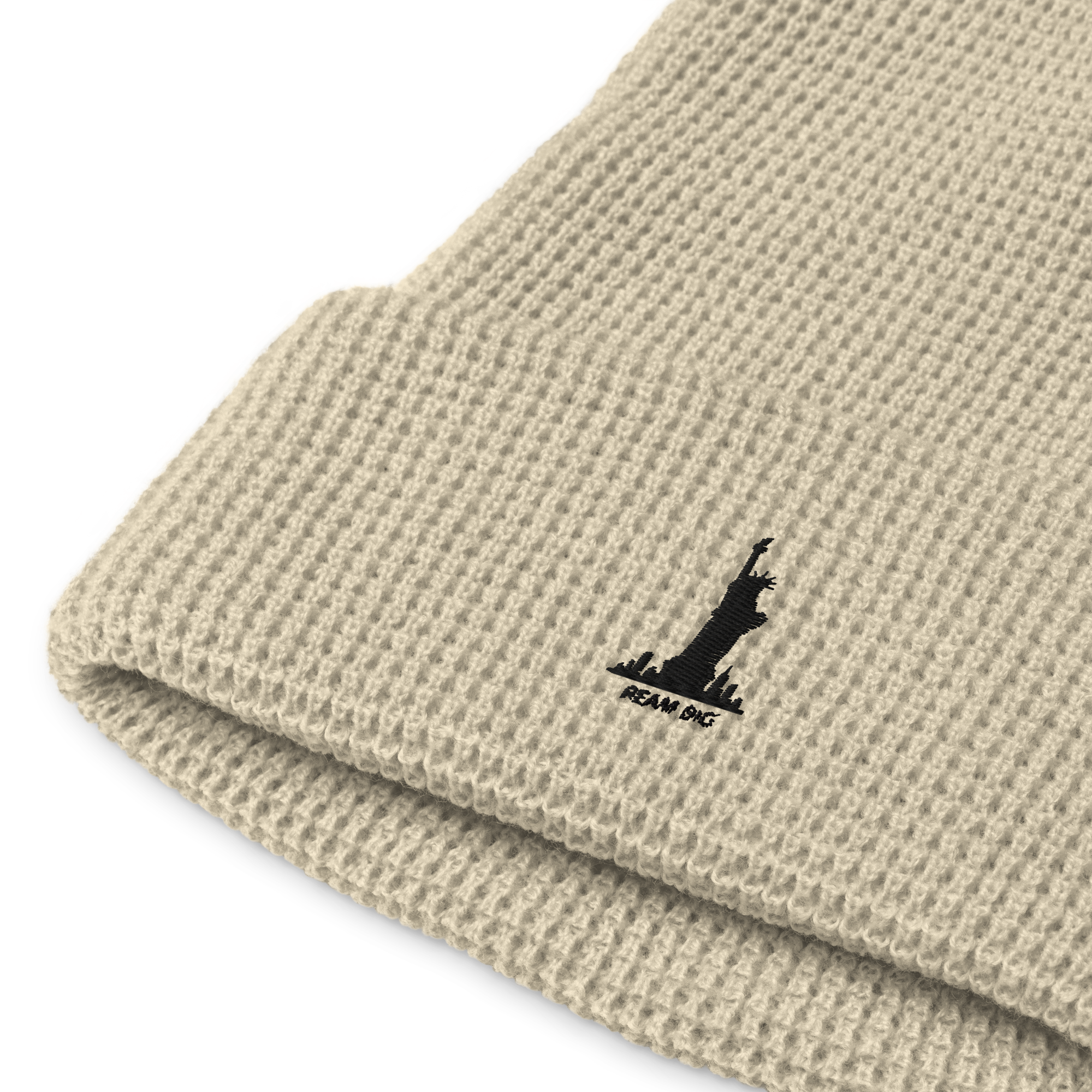 Classic Cuffed Beanie with Statue of Liberty Embroidery - Perfect Winter Accessory
